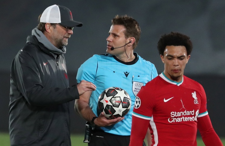 双响助塞内加尔取得非洲杯开门红，雅克松当选全场最佳球员（雅克松梅开二度助塞内加尔非洲杯首战告捷，荣膺全场最佳）