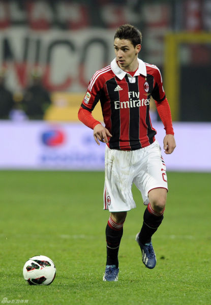 RNG官方：中路选手Tangyuan正式离队（RNG官宣：中单Tangyuan正式离队）