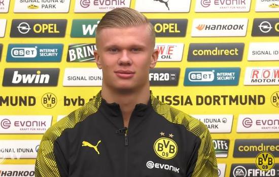 24位排名藏惊天逆转？郑钦文别被“财富自由”蒙蔽她的野心！（第24名背后酝酿大逆转？别让“财富自由”冲淡郑钦文的争冠野心）