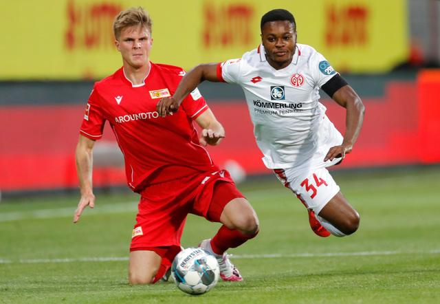 NBA：勇士主场险胜小牛（勇士主场惊险击败小牛）