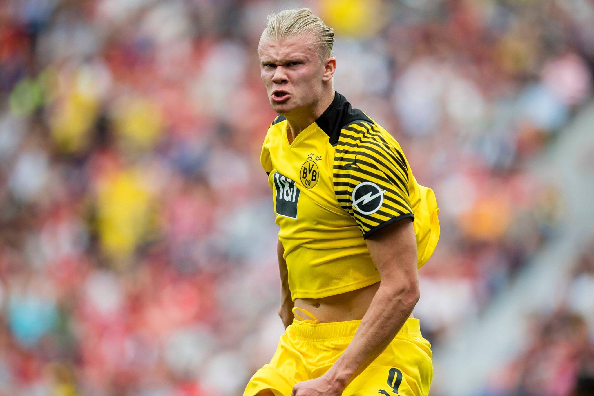 青训小将破门首秀入选最佳球员（青训新星首秀破门，当选全场最佳）