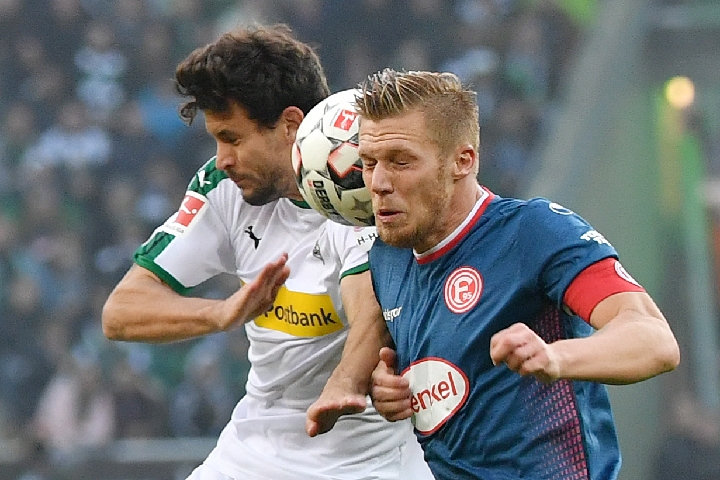 德容恩谈赢切尔西：他们是世俱杯冠军，但我们清楚该如何去踢（德容恩谈胜切尔西：对手虽是世俱杯冠军，我们清楚怎么踢）