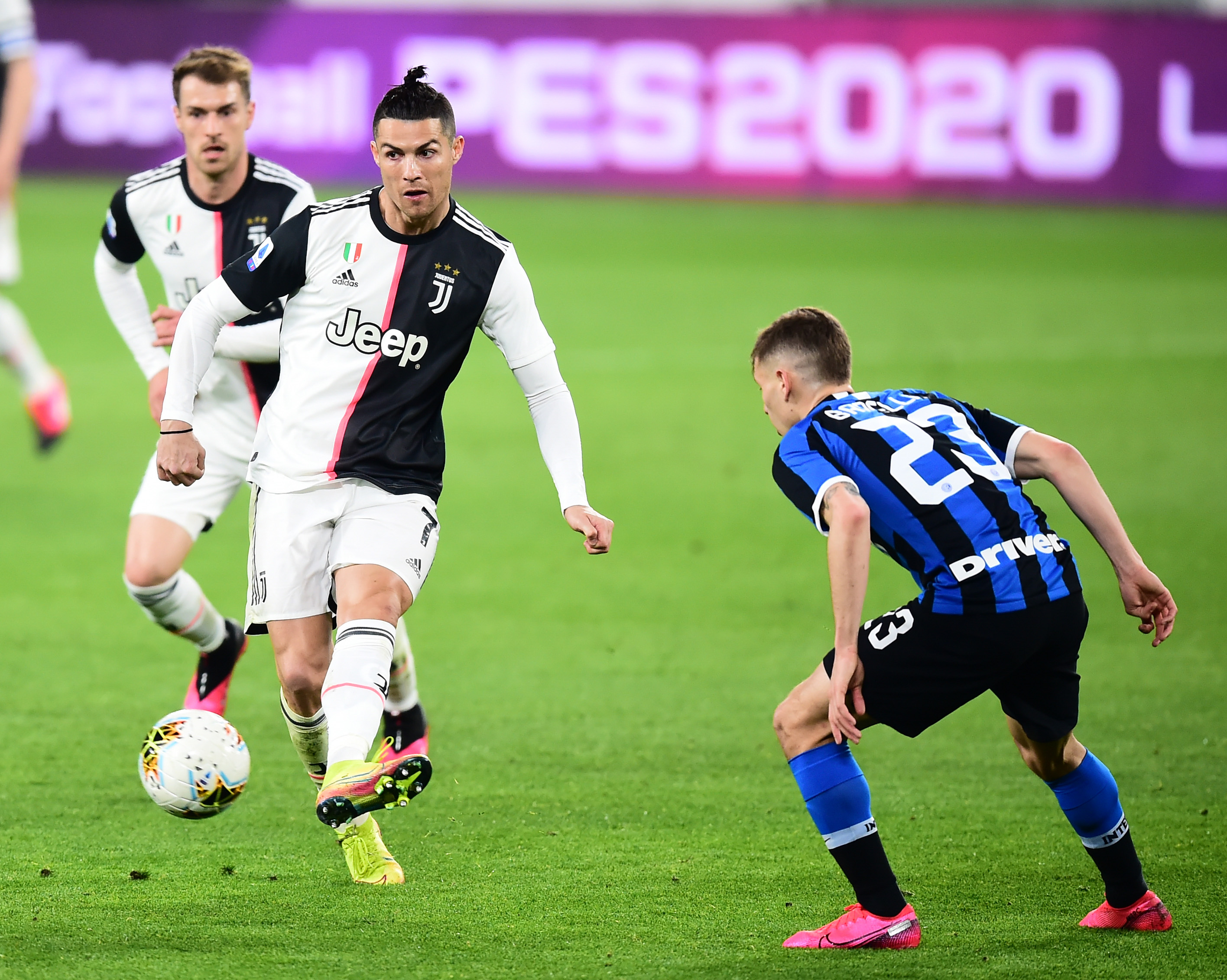 高尔夫女子中巡收官 石昱莉赢个人首冠 王梓萱成就赛季奖金王（高尔夫女子中巡赛季收官：石昱莉夺生涯首冠，王梓萱加冕年度奖金王）