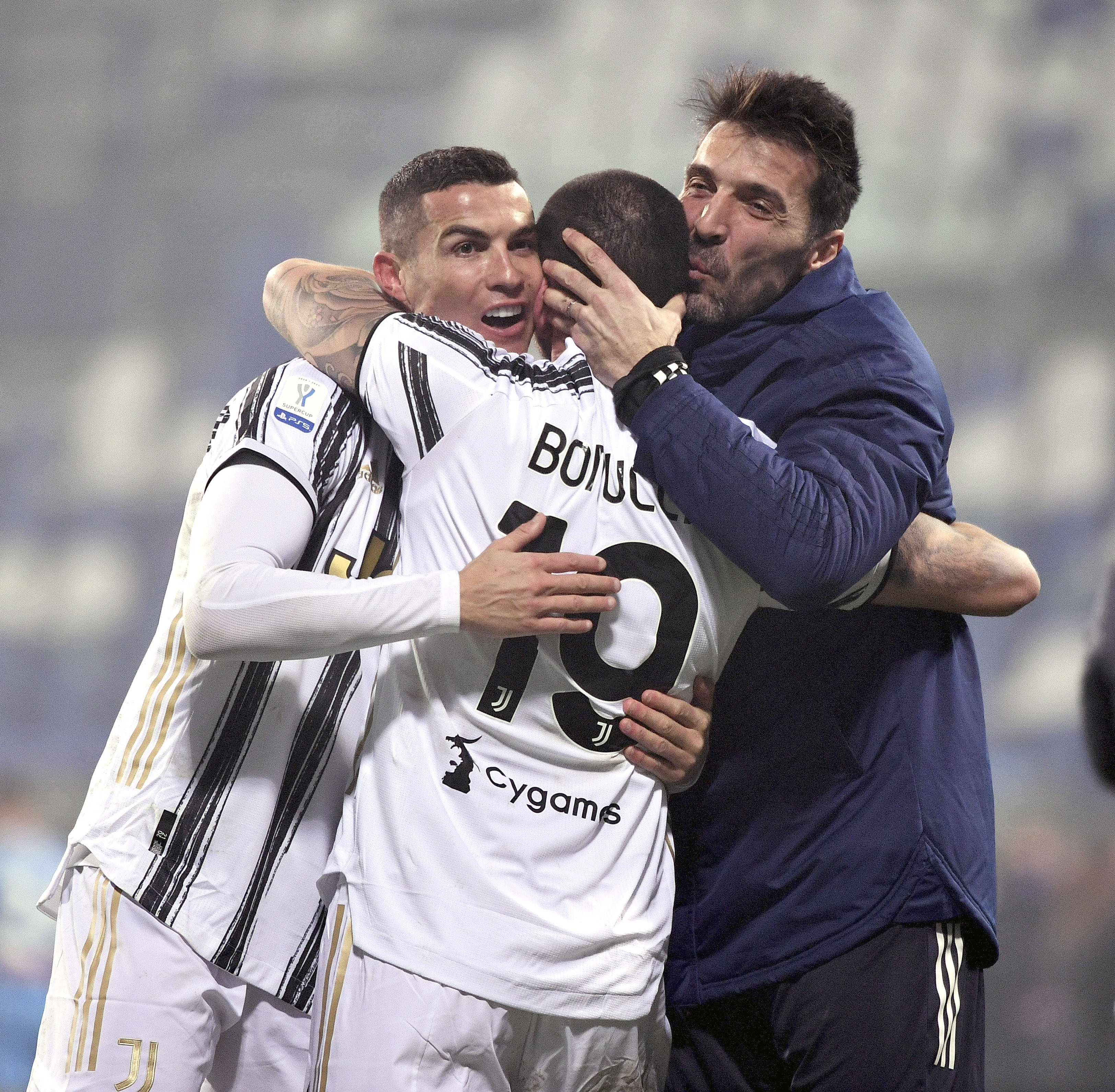 戏剧性拉满，内马尔自八月初后首次破门随后又送出一粒点球（戏剧拉满：内马尔收获八月初后首球，转身又送点球）