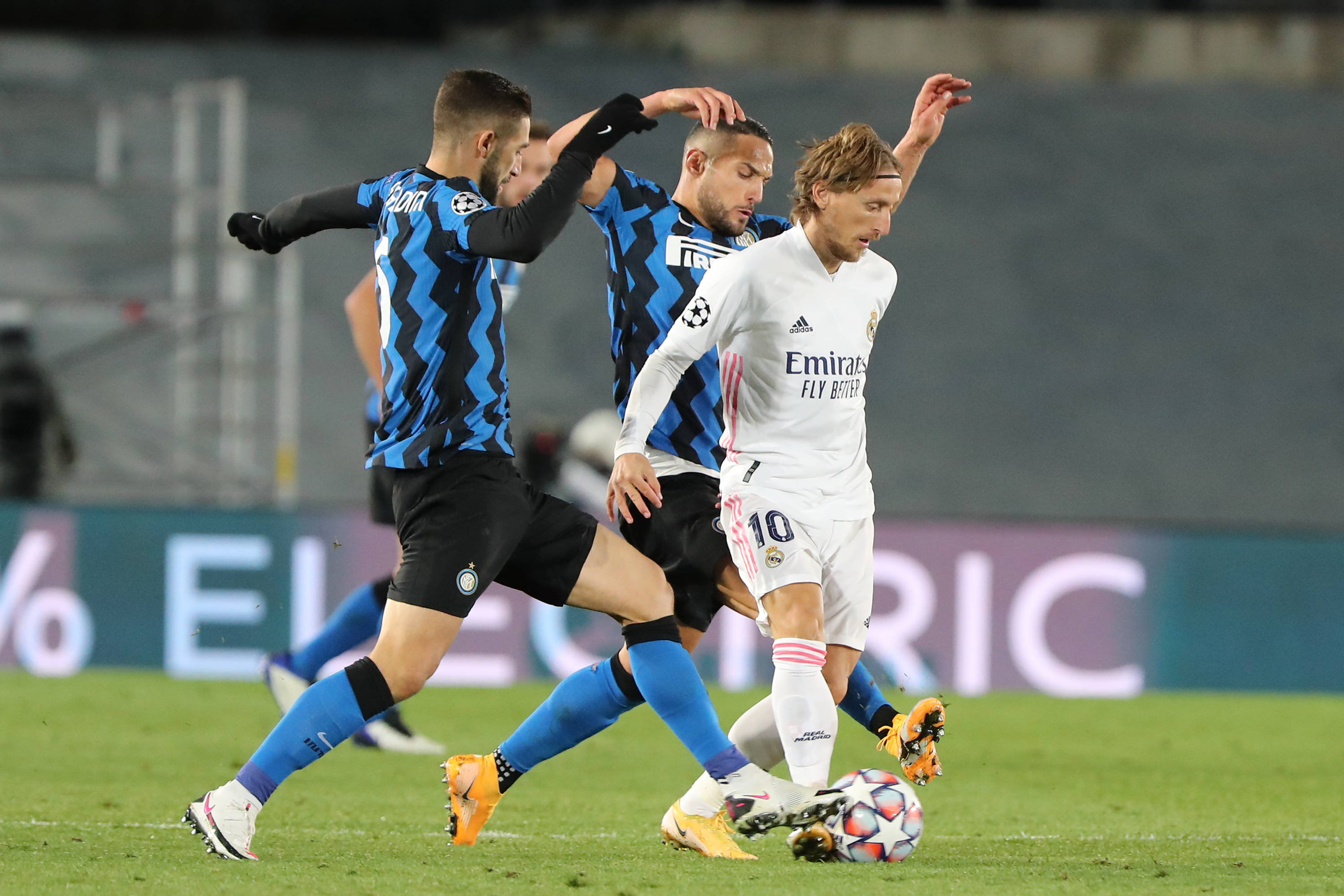 恩祖齐-马塔加盟中甲升班马深圳青年人（恩祖齐-马塔签约中甲新军深圳青年人）