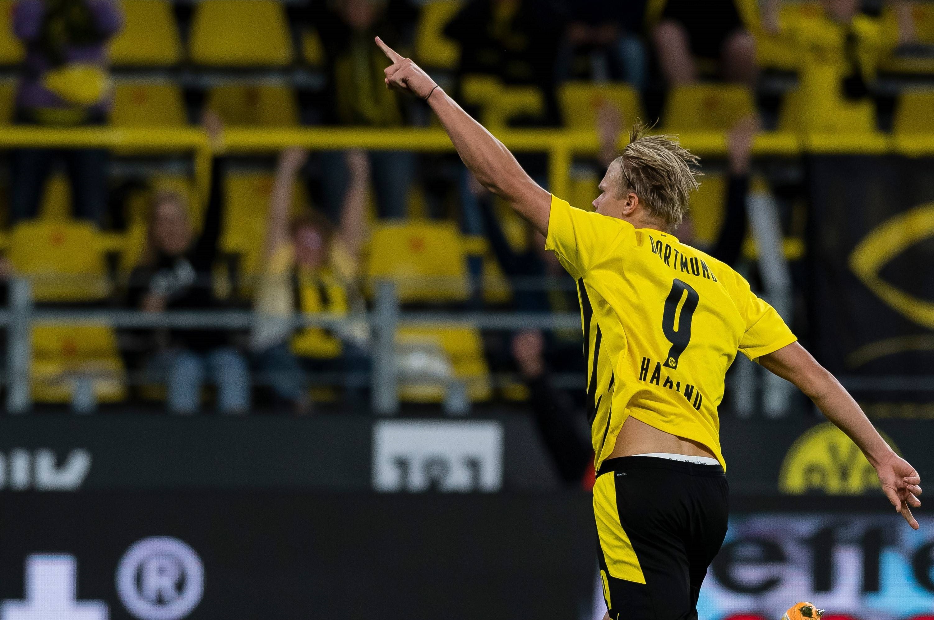 意甲战报：博纳佐利点射萨纳布里亚建功，克雷莫纳2-0莱切（意甲赛况：博纳佐利点球命中、萨纳布里亚破门，克雷莫纳2-0力克莱切）