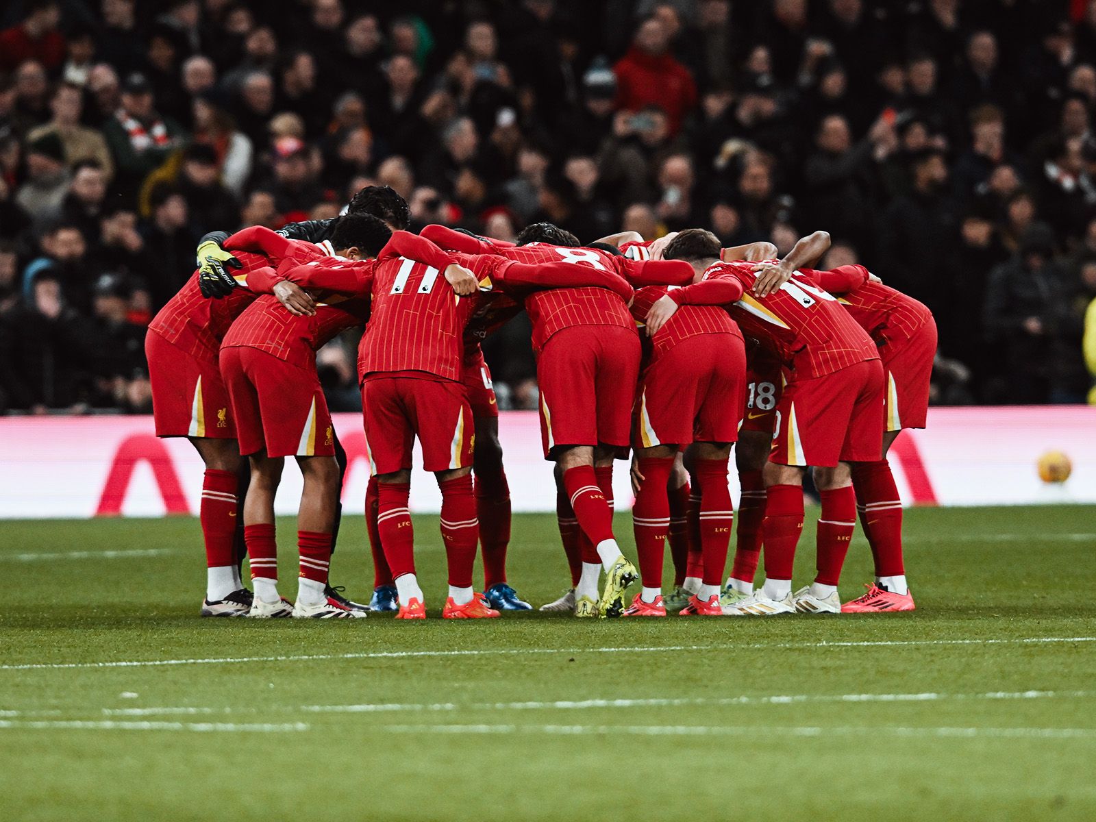 2025年12月2日，湖人 vs 太阳，湖人背靠背迎战太阳，双方实力悬殊，湖人状态火热，太阳面临两连败困境。