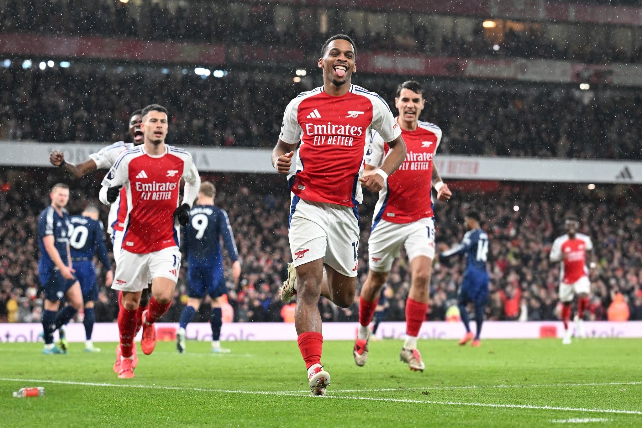 苏亚雷斯因踢人事后被美职联禁赛一场，迈阿密国际发声明表态（踢人风波后，苏亚雷斯遭美职联停赛一场，迈阿密国际发布声明回应）