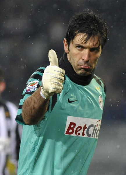 中超：上海海港主场3-2战胜长春亚泰