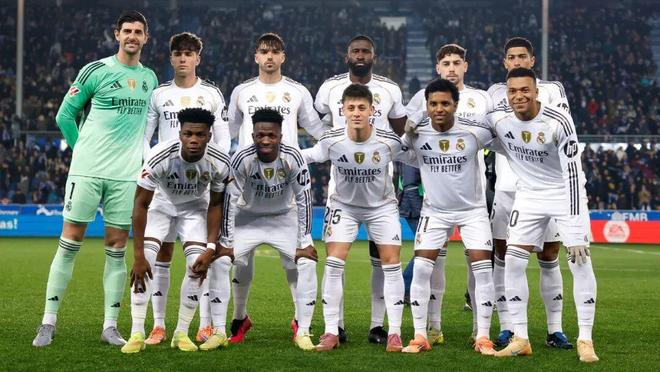 舍什科膝伤预期还要休战一个月！曼联锋线面临严峻考验（舍什科膝伤预计再缺阵一个月，曼联锋线承受严峻考验）