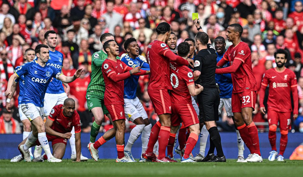 意甲裁判指派员罗基：霍伊伦应该因为肘击对手被罚下（意甲裁判主管罗基：霍伊伦肘击对手本应被红牌罚下）