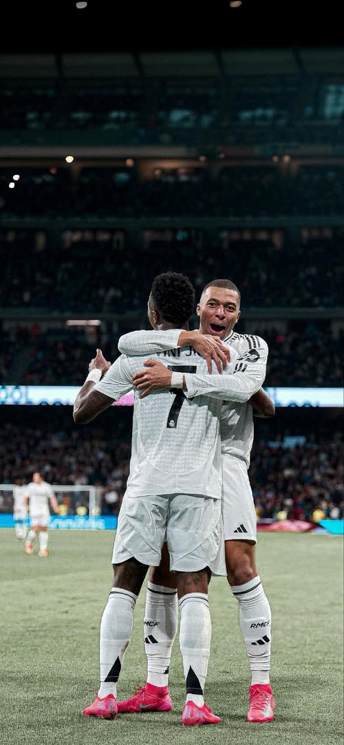 上次英超客战桑德兰，阿森纳依靠吉鲁替补梅开二度4-1胜（阿森纳上次英超做客桑德兰，替补吉鲁梅开二度助队4-1取胜）